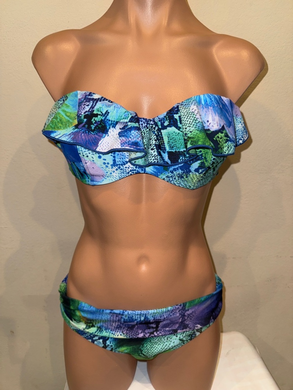 Kenneth Cole NY bandeau bikini set size S 34B/C  underwire